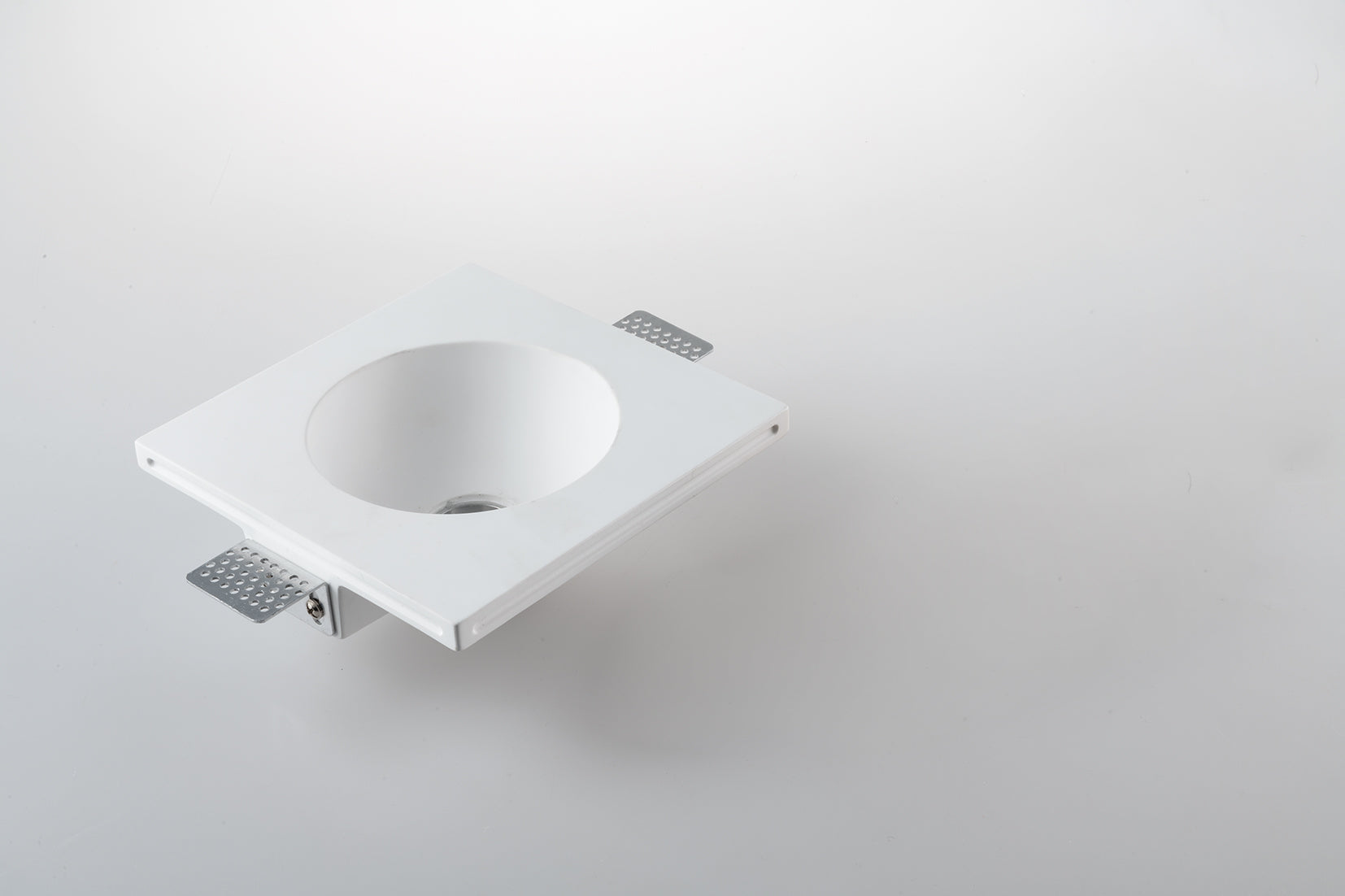 Incasso in gesso verniciabile da abbinare al corpo illuminante collezione VULKAN Incasso in gesso verniciabile da abbinare al corpo illuminante collezione VULKAN